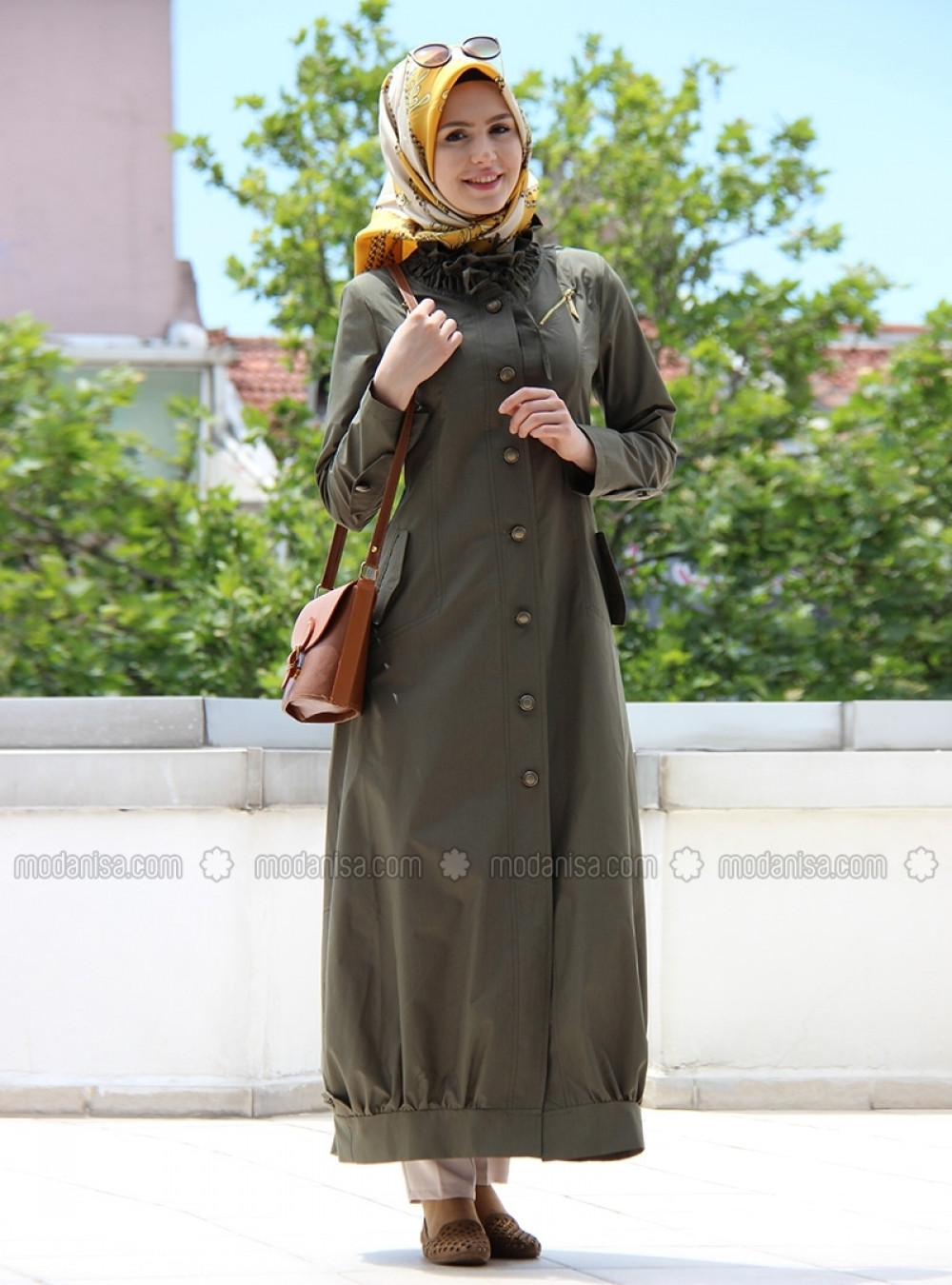 Iz Otantik Yakasi Bagcikli Haki Yesil Pardesu Ehl I Tesettur