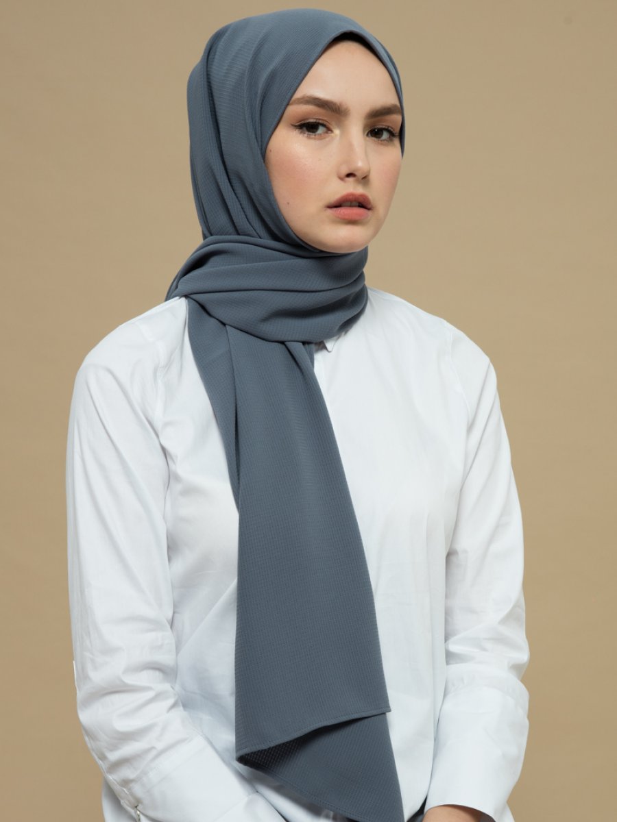 Merve Dağlı Krep Koyu Gri Şal
