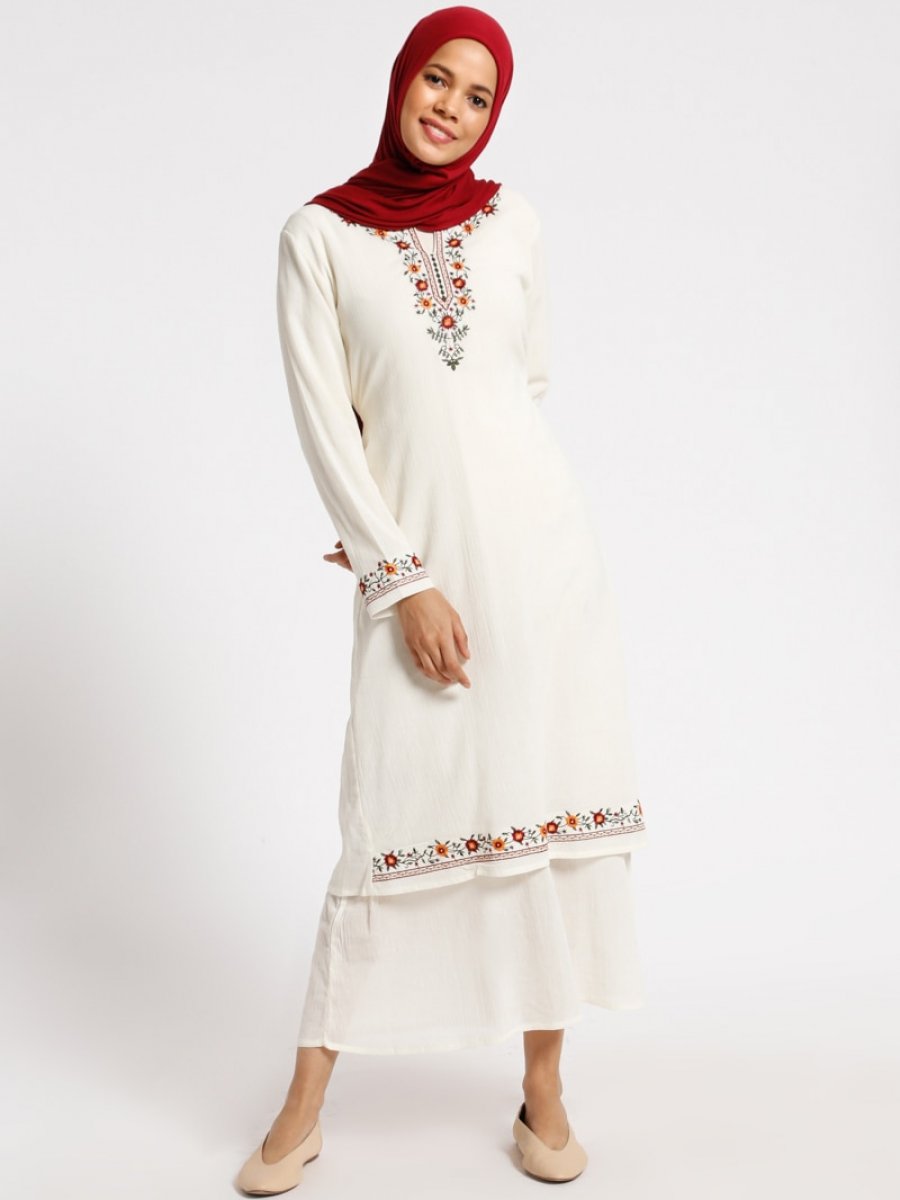 Çıkrıkçı Şile Bezi Nakışlı Krem Elbise