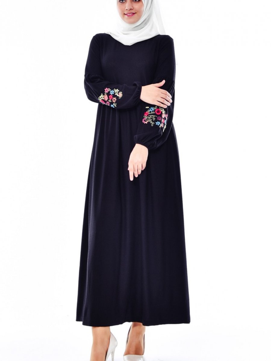 Sefamerve Kolu Nakışlı Siyah Elbise
