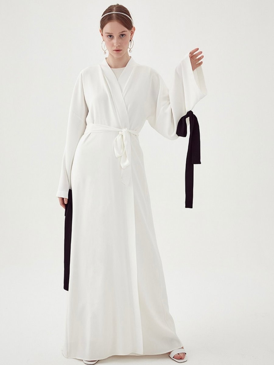 Nuum Design Beyaz Kol Detaylı Abaya