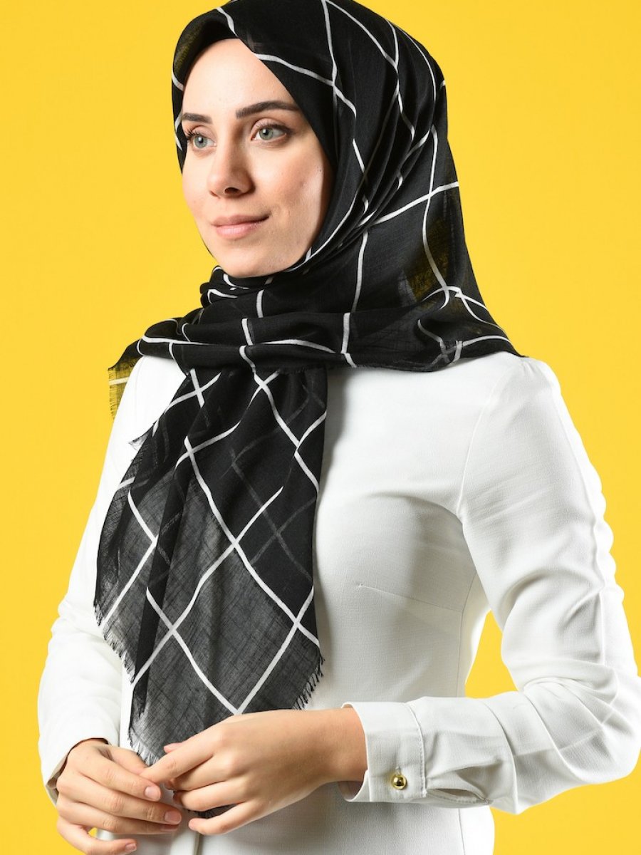 Sefamerve Siyah Beyaz Elmina Desenli Pamuk Eşarp
