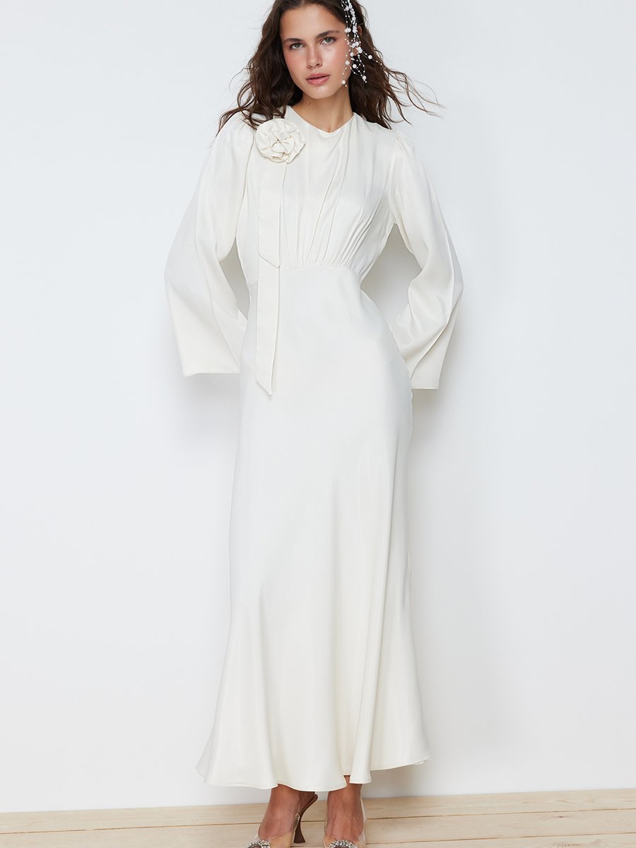 Trendyol Modest Krem Gül Detaylı Nikah / Özel Gün Dokuma Saten Abiye Elbise Tctss24db00043