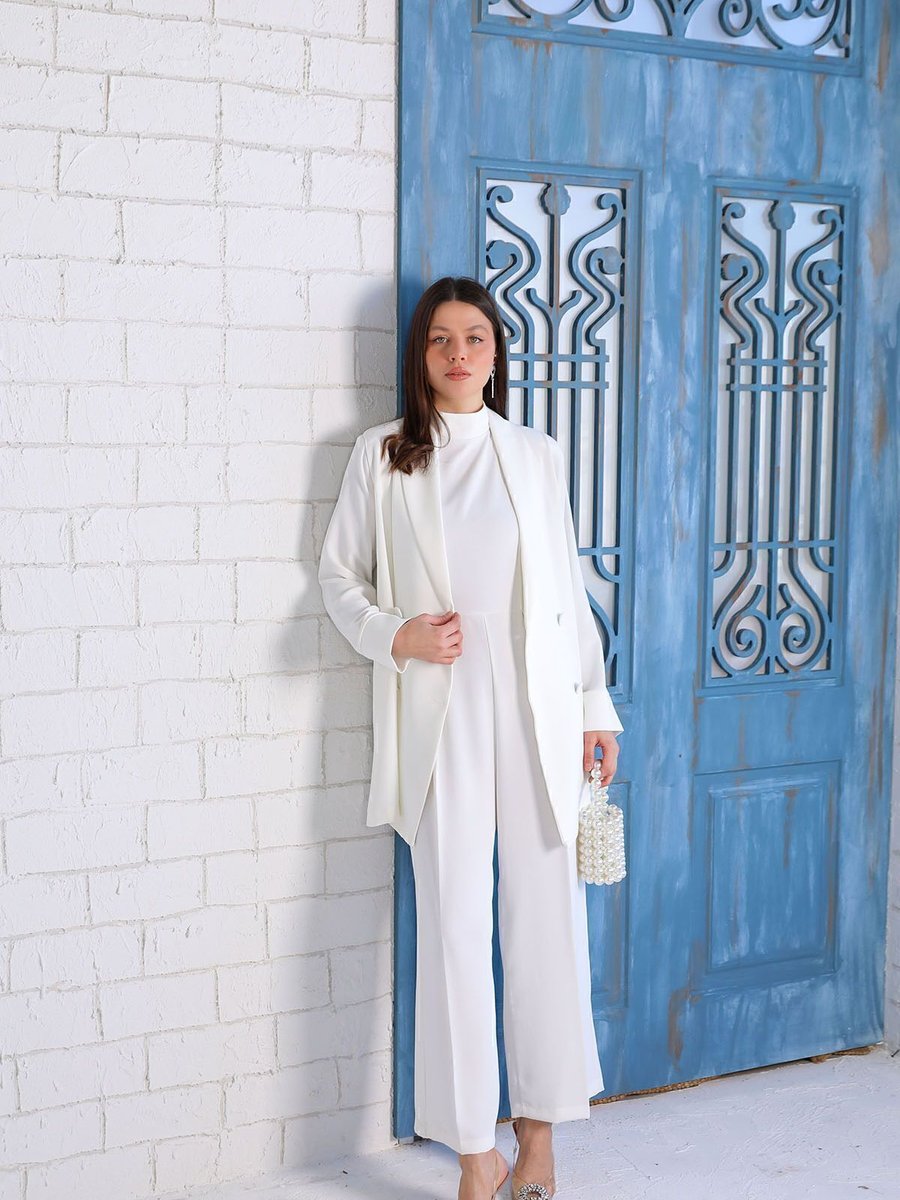 Melike Tatar Beyaz Ceketli Tulum 32 9357